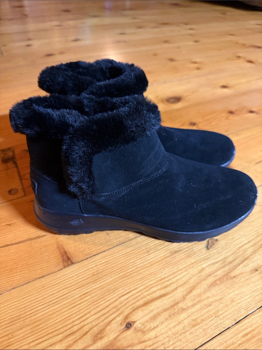 Skechers On-the-GO Joy - Bundle Up ankle boots Ladies size 9
